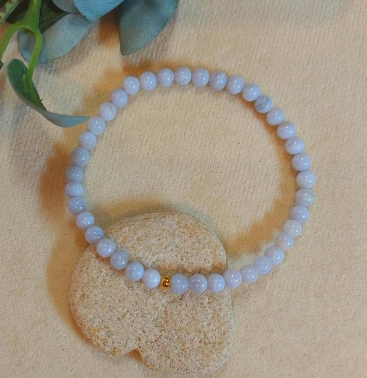 Bracelet en perles de Calcédoine bleue 4 mm